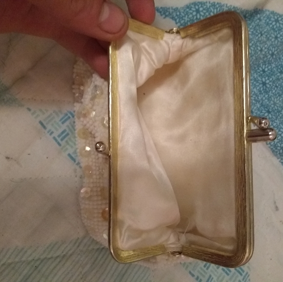 White lady's Carry Bag - Picture 3 of 3